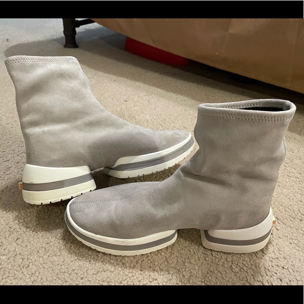 Stuart Weitzman Sneaker Sock Bootie Shoes Women’s 7.5 Seal Light Taupe HTF! - Picture 8 of 16